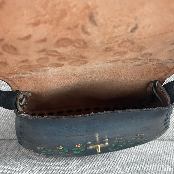 Structured Blue Leather Shoulder Bag with Floral Hand Painted Details Gold Hinge - Picture 15 of 16